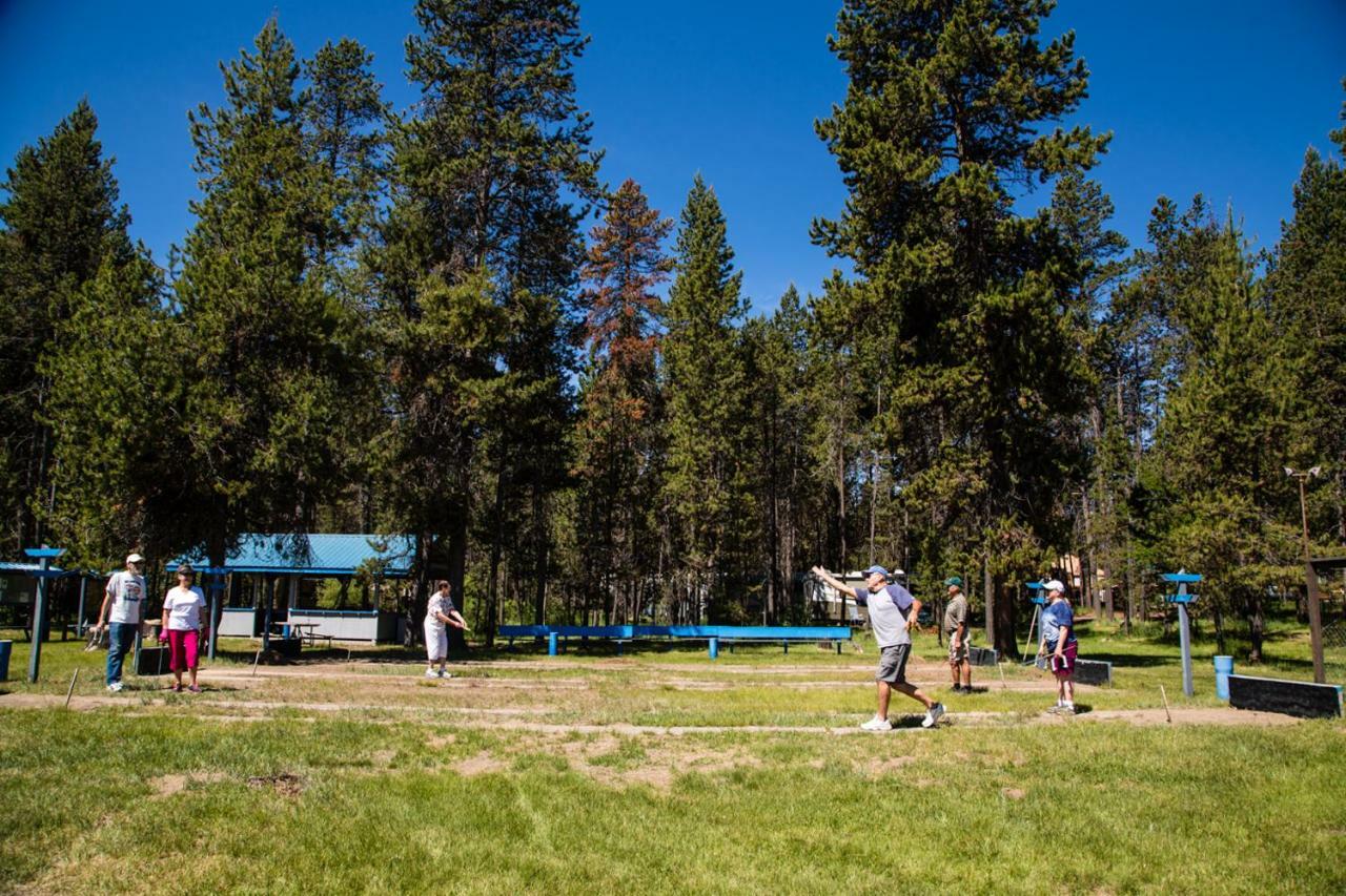 Bend-Sunriver Camping Resort 24 Ft. Yurt 12 Dış mekan fotoğraf